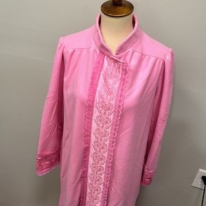 Vintage Dan-Ellen nightgown jacket with lace accents, as is